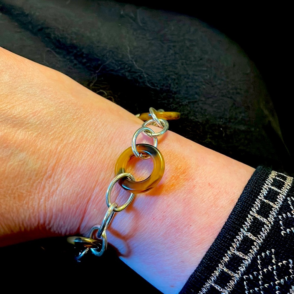 Beautiful silver tone/faux tortoiseshell bracelet with toggle clasp!